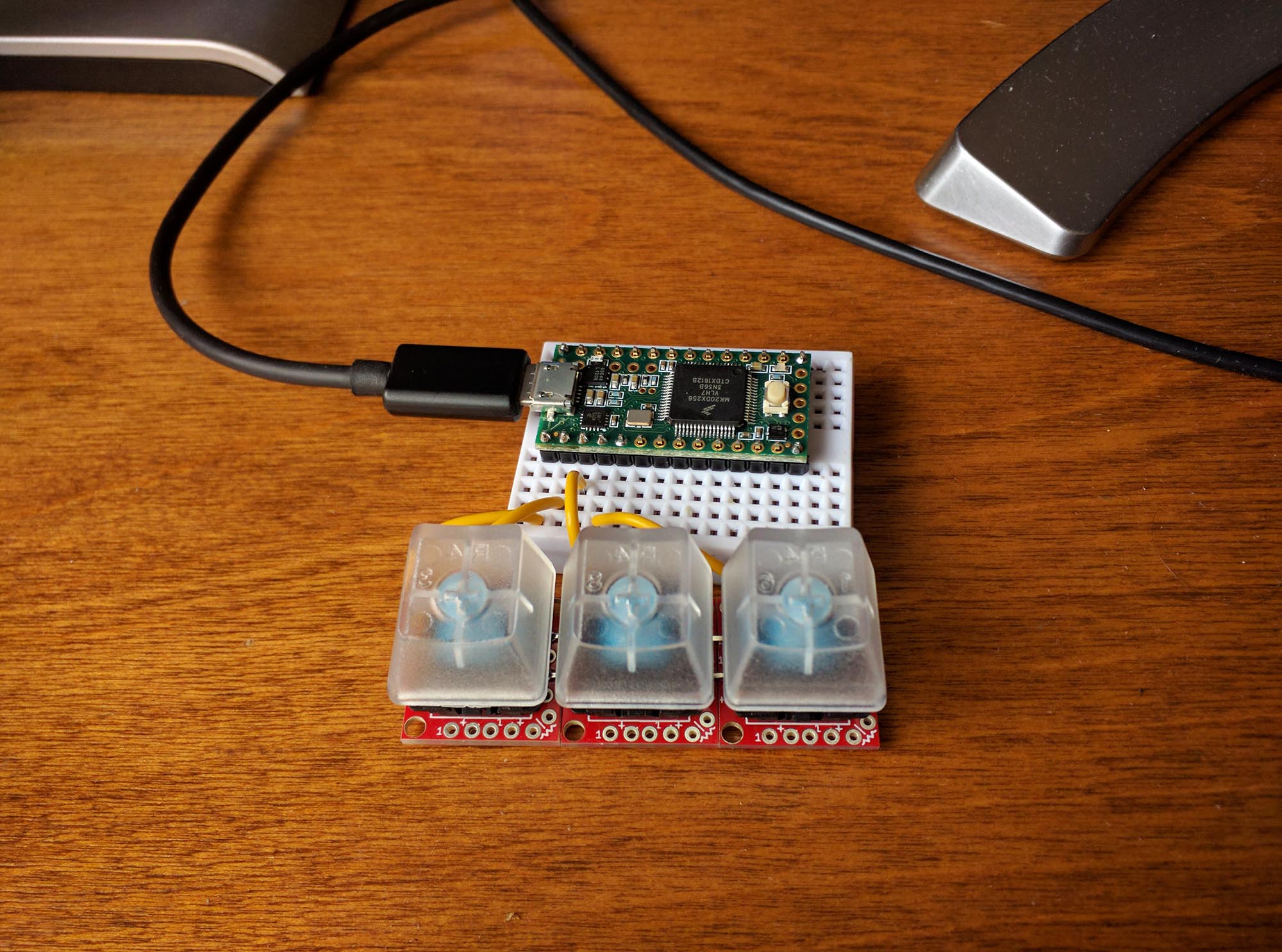Microcontroller connected to 3 key switches for testing