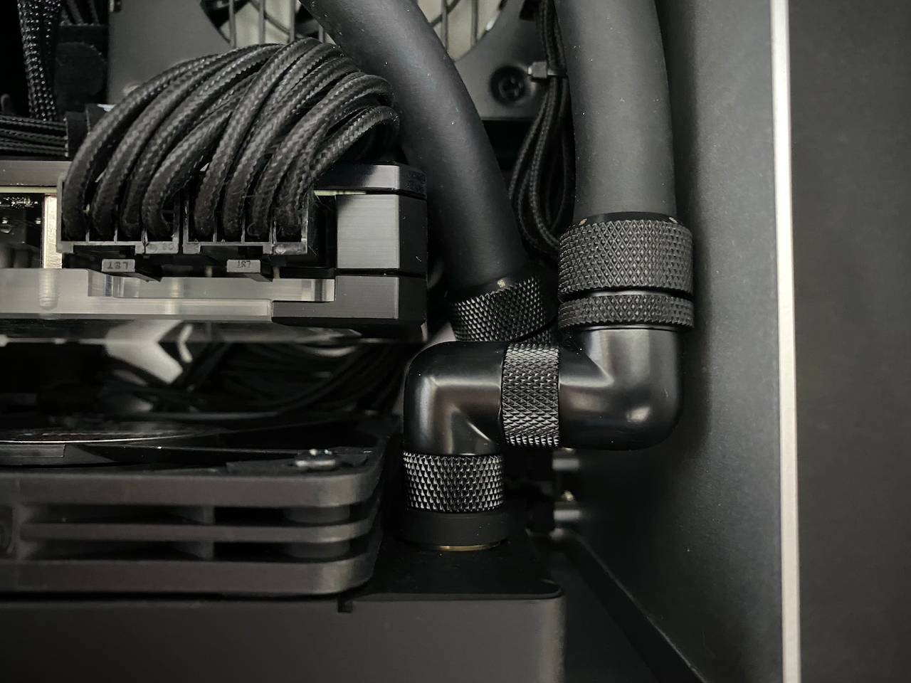 Close up picture of the 90 degree fittings routing around the long graphics card.